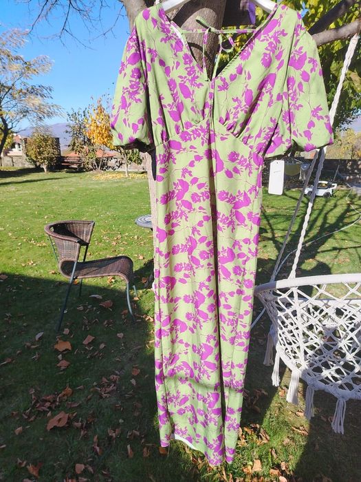 Рокля xs чисто нова