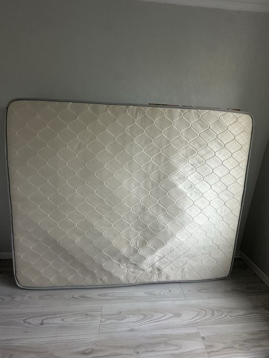 Продам матрас в хорошем состоянии.