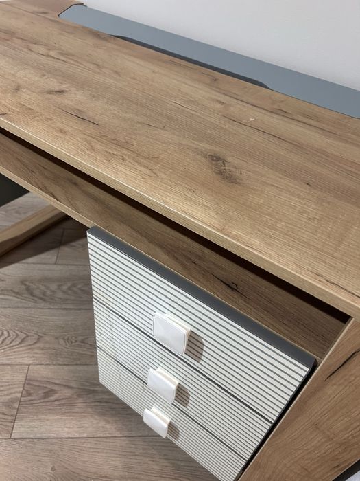 Продам письменный стол