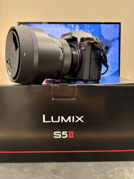 Продавам фотоапарат Lumix S5II + обективи