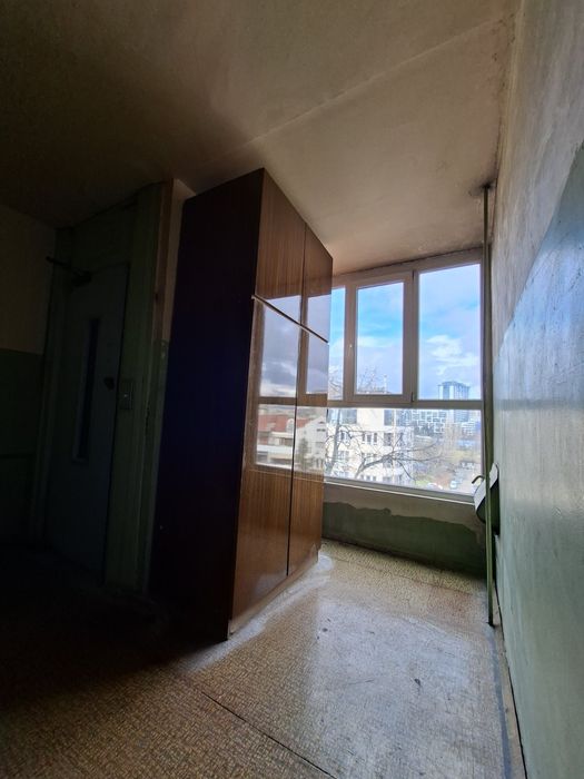 Гардероб двукрилен, спешно, с надстройка с фурнирмахагон