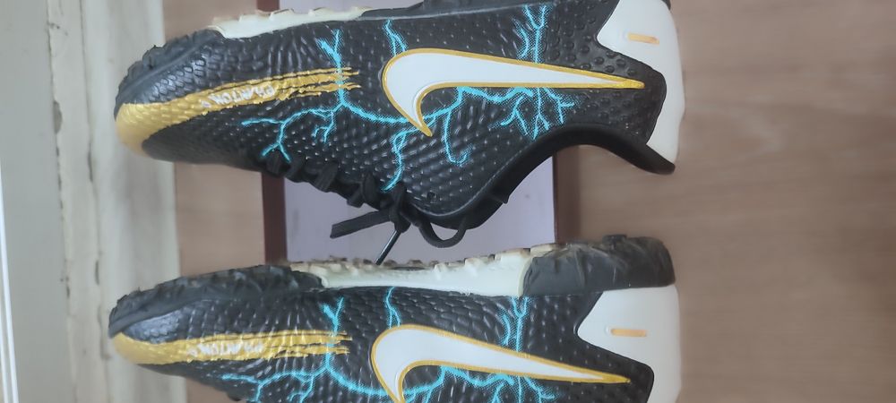 Кроссовки Nike 1 раз одель на улицу