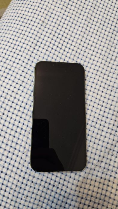Vand Iphone 13 in stare buna