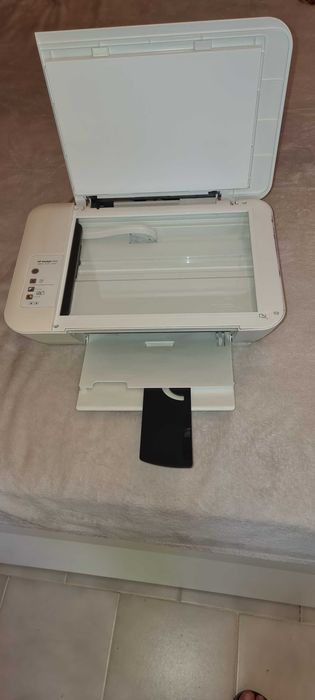 мастиленоструйно многофункционално устройство (принтер, скенер и копир) HP Deskjet 1510 All-in-One.