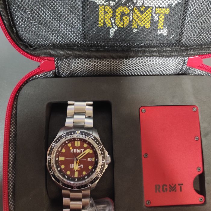 Часовник RGMT чисто нов с кутия и документи