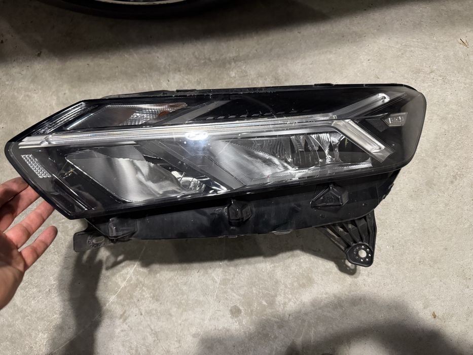 Far stanga Logan 3 - defect faza scurta