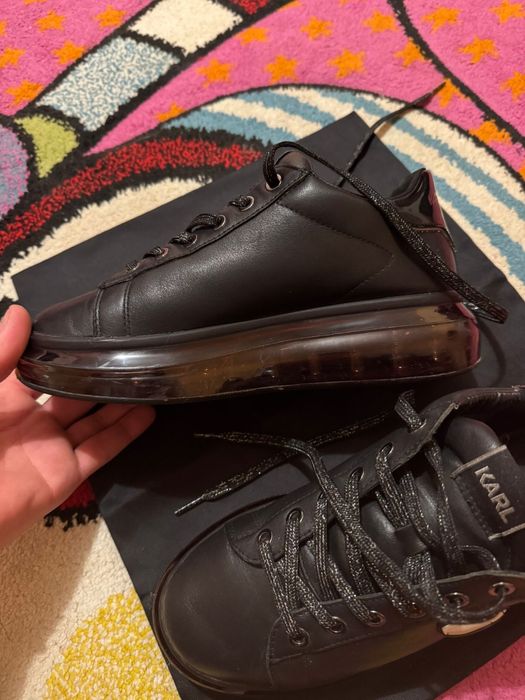 Vând Karl Lagerfeld