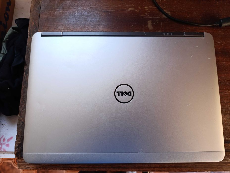 Лаптоп Dell Latitude e7240