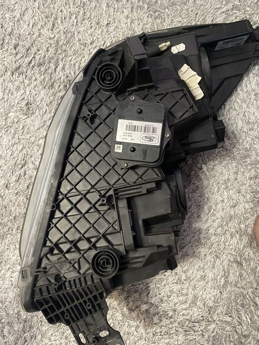 Far Bixenon Adaptiv Ford Kuga ST Line 2018  volan stanga