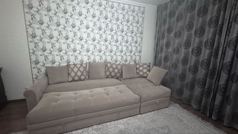 Продам диван 3 метра ширину