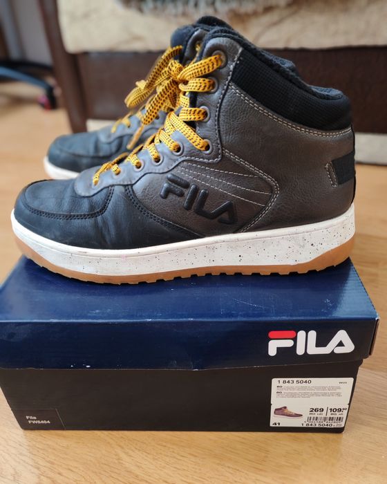 Vând adidași tip gheata