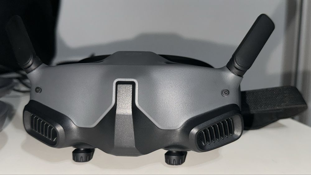 Drona Dji Avata 2 , 3 baterii, goggles 2 , RC motion 2
