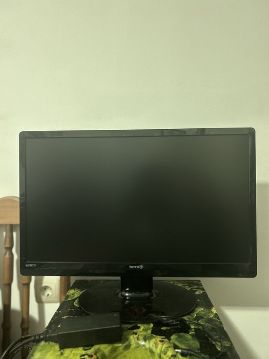 Продавам 2 броя монитори (24 инча)