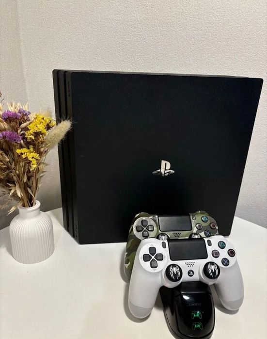 Прошитая PS4 Pro + 2 геймпада