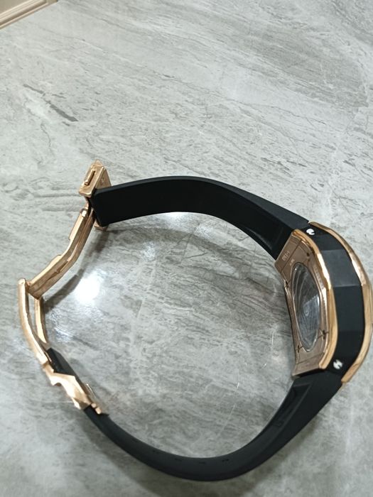 Продам часы HUBLOT