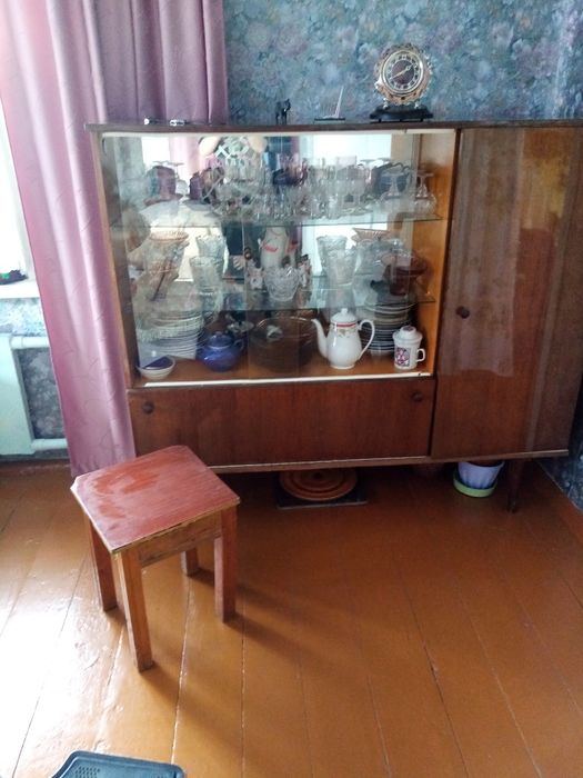 Сервант для посуды. старинный