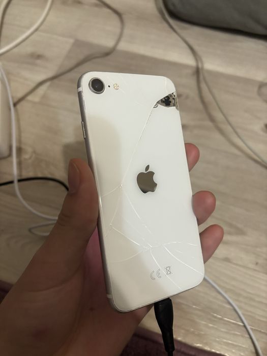iPhone se 2020 Б/У