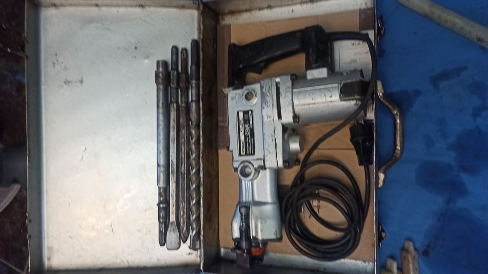 Ciocan rotopercutor Hitachi