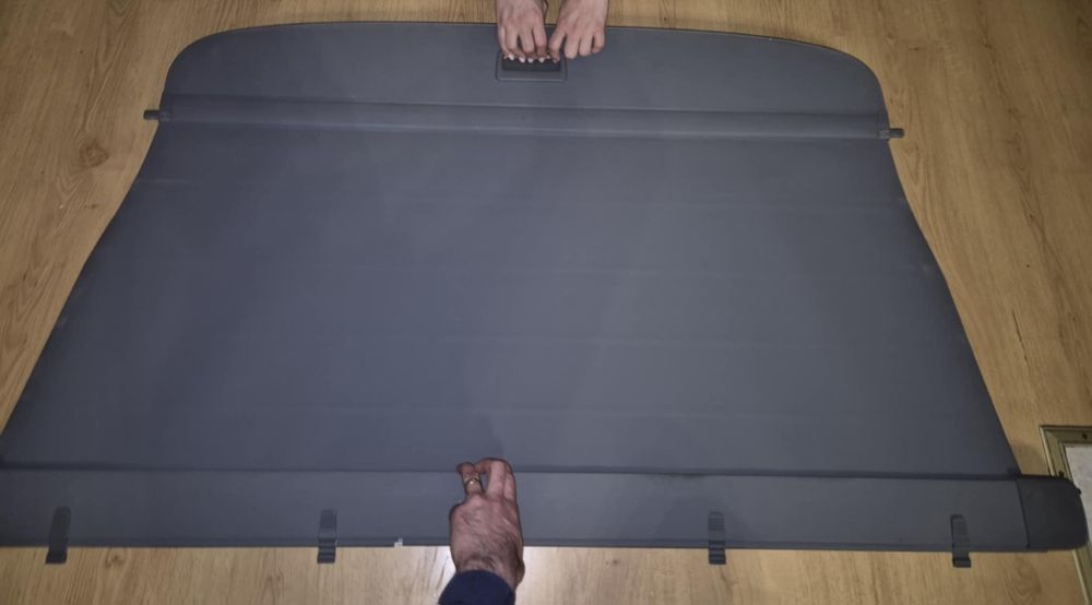 Продавам задна щора за багажник за Audi Q7, 2006-2008 година