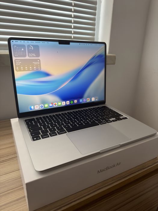MacBook Air M4 13inch 256GB Silver в гаранция