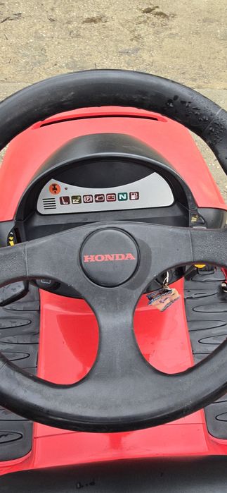 Tractoras gazon iarba Honda 2315