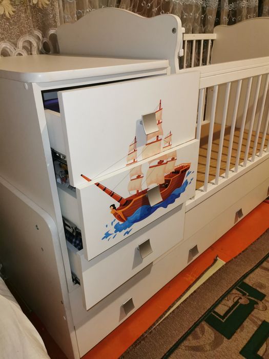 Детская кроватка