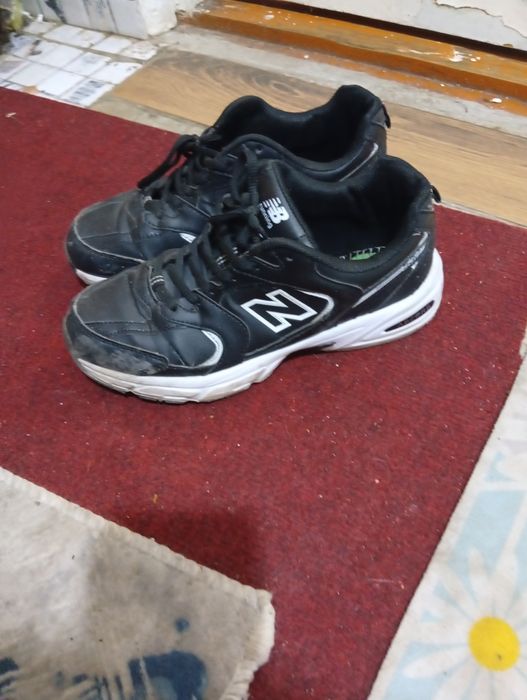 Кроссовки женские