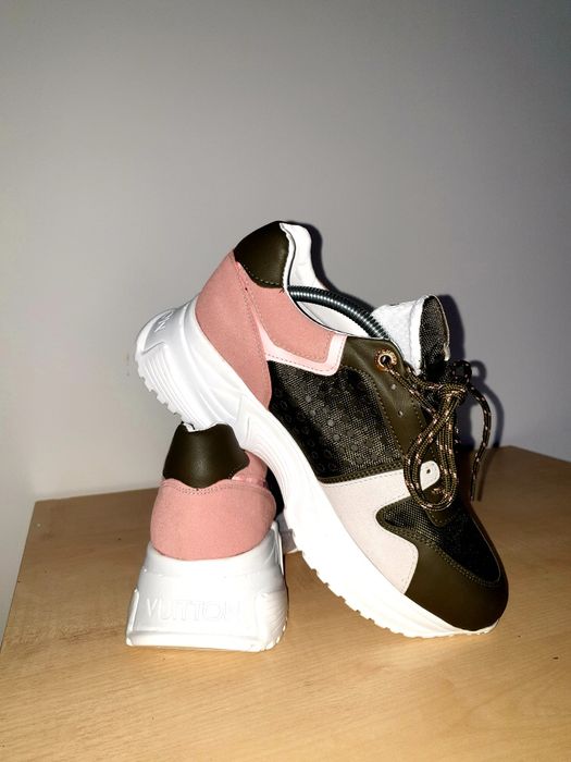 Pantofi sport . Diferite modele