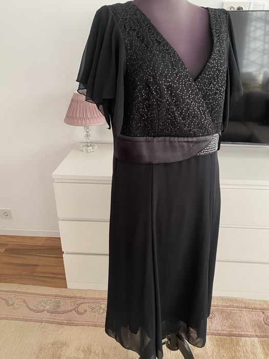 Vand rochie pentru evenimente