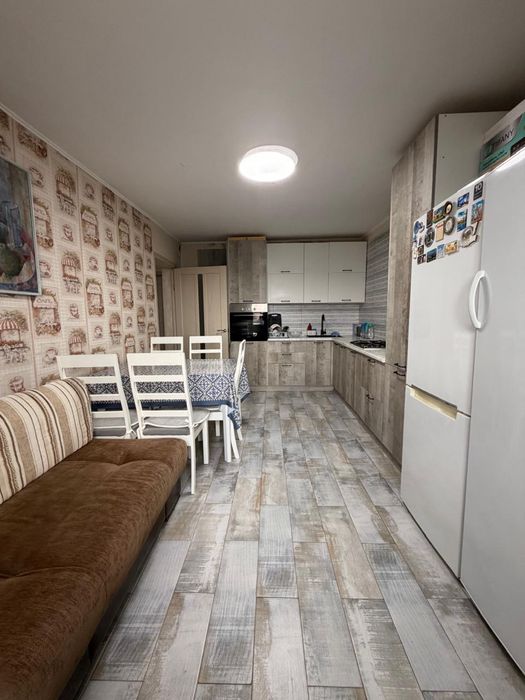 Продам трехкомнатную квартиру