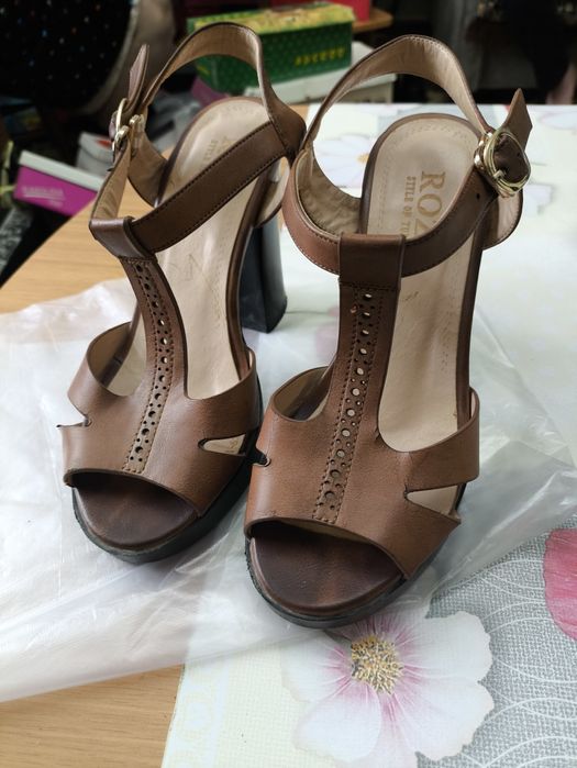 Продам босоножки