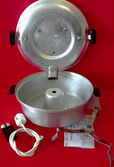 Електрическа тенджера.