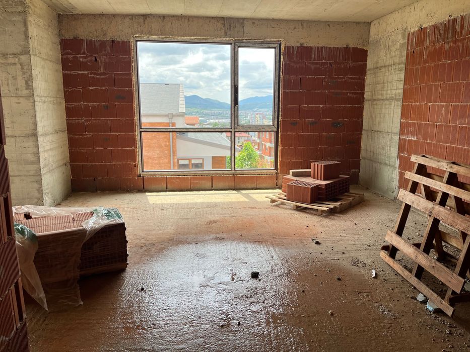 Просторен тристаен апартамент в  бутикова сграда с опция за паркомясто