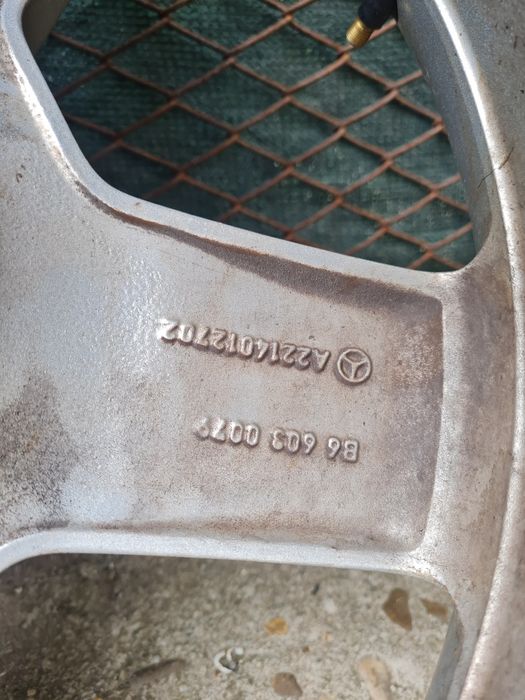 Vând doua jante AMG R19
