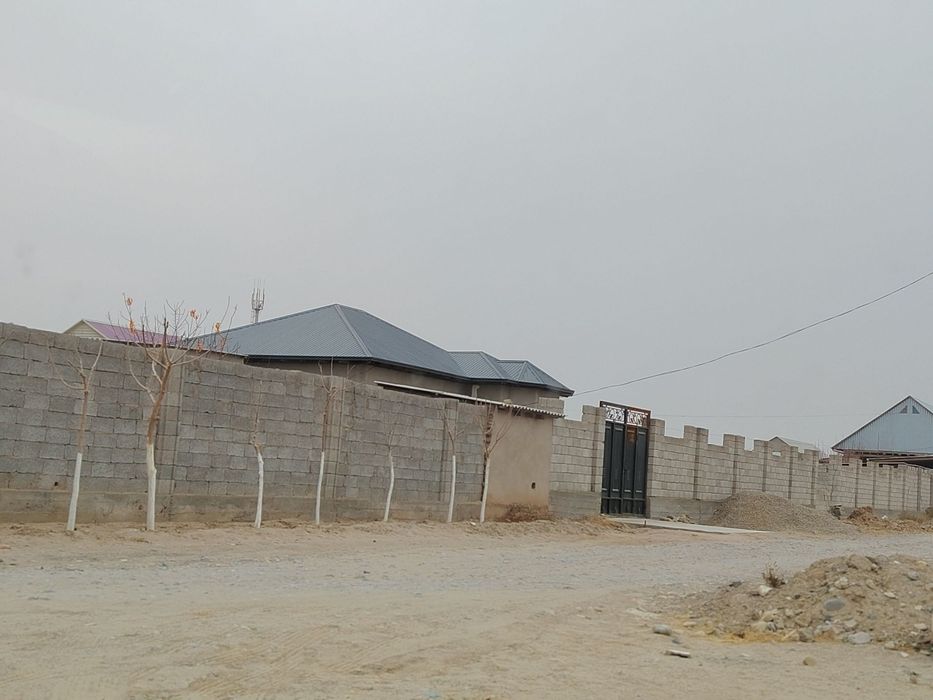 4 sotxli xovli sotiladi