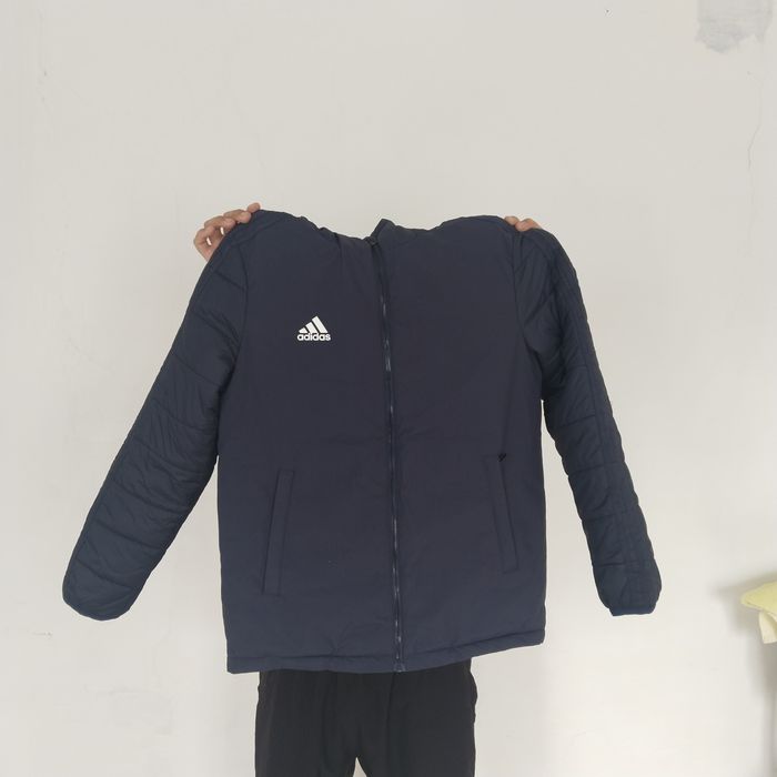 Куртка сатылады.