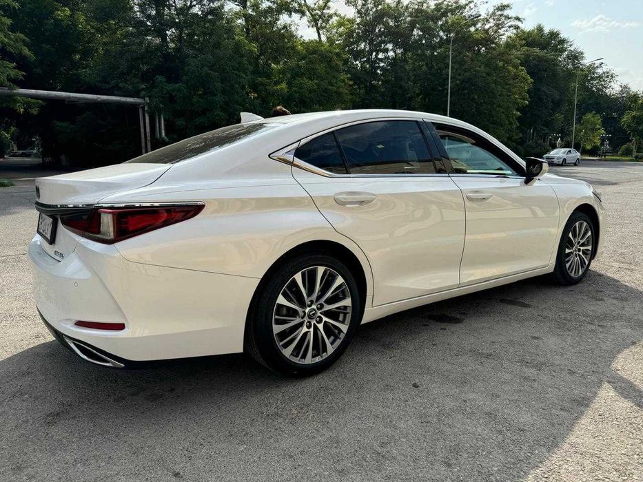 Продам автомобиль Lexus ES350