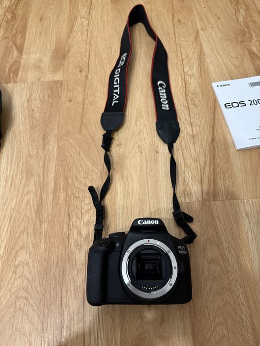 Canon EOS2000D професионален фотоапарат