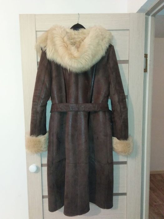 Продам дубленку очень теплую.