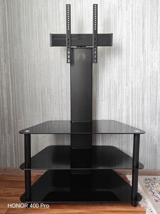 Стеклянная тумба для телевизора.