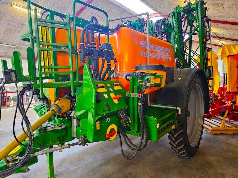 Met erbicidat tractat Amazone UG 3000 NOVA cu 24 m an 2020 Hardi Comander Navigator Rau John Deere Case Claas New Holland Same Deutz Fendt Valtra