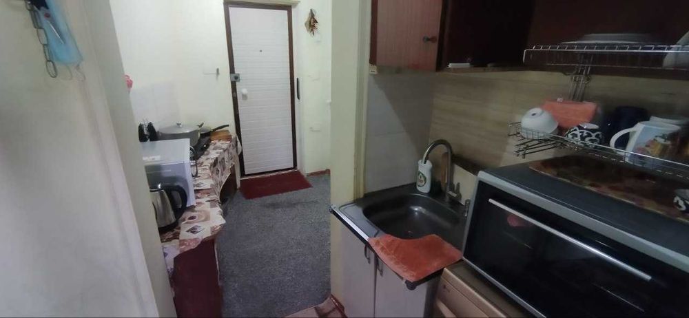 Срочно Метро якинида 2/6/9 квартира 43м.кв СОТИЛАДИ!!!