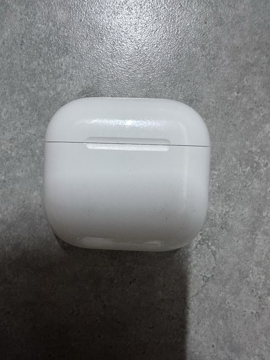AirPods 4 с активным шумоподавлением (ANC)