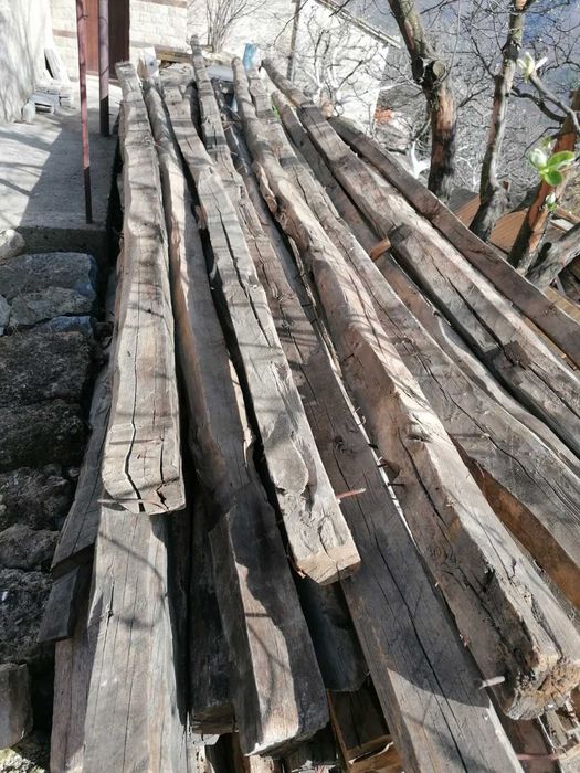 Стари дървени греди