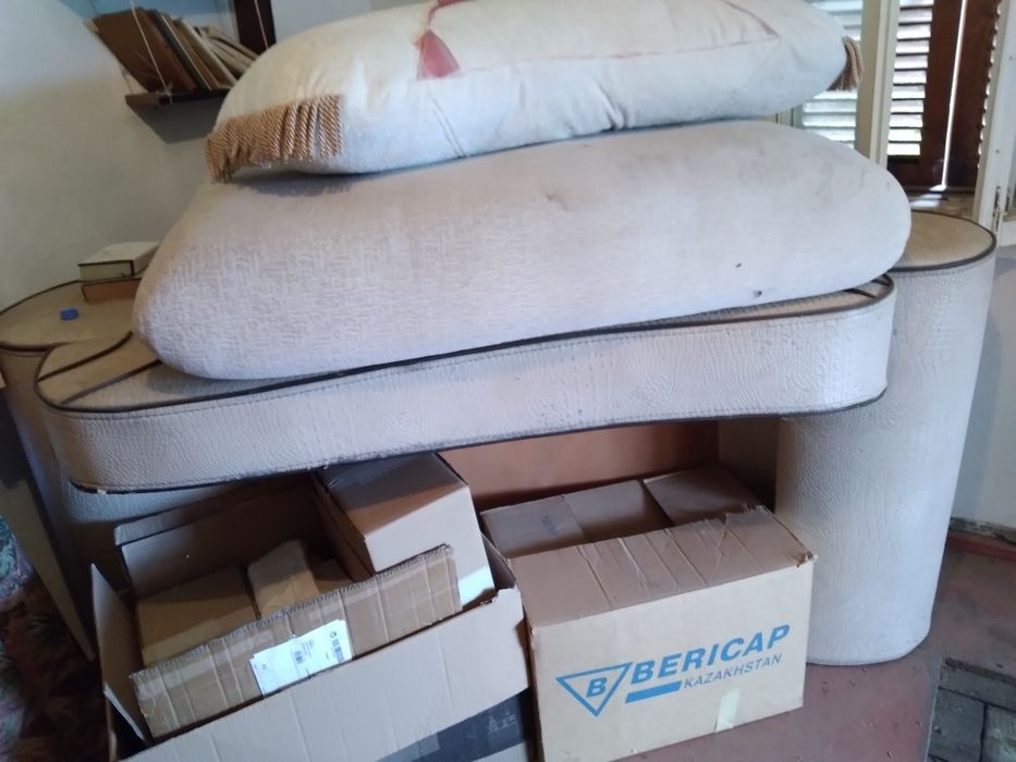 Продаются 2 дивана б/у .