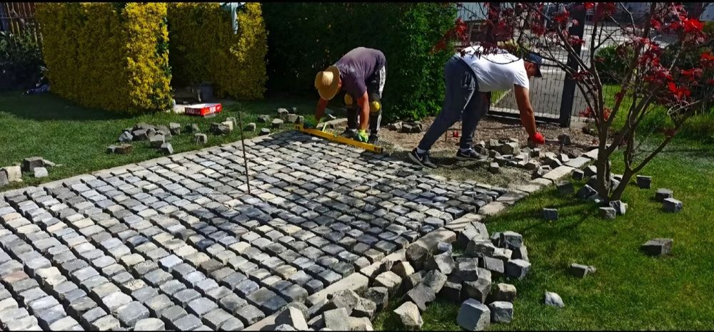 Vând piatră cubică andezit și montez