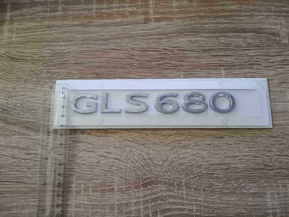 сребрист надпис нов стил Mercedes Benz GLS 680