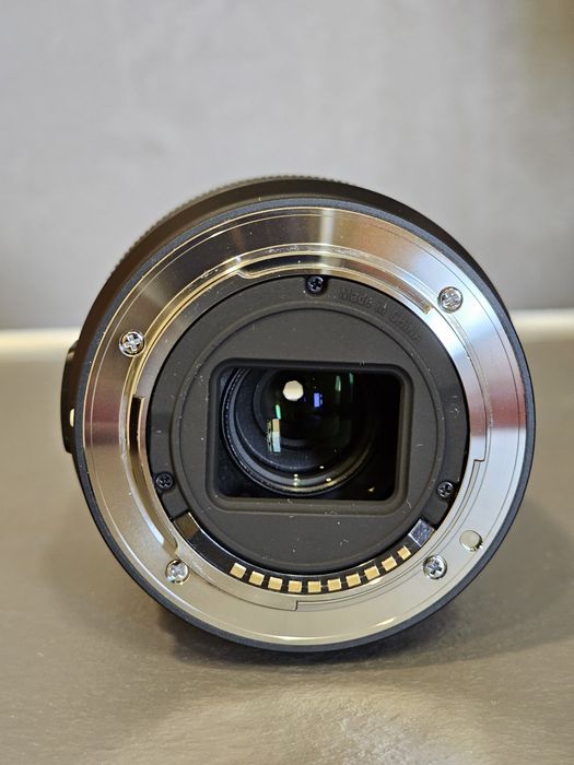 обектив Sony E 18-135mm f/3.5-5.6 OSS – състояние като нов