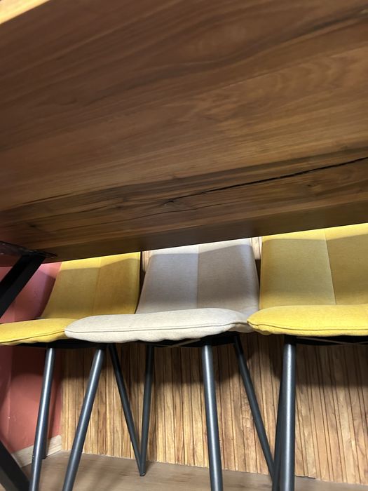 Трапезна маса от масивен дъб