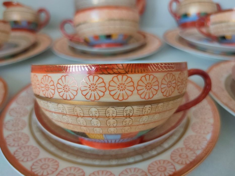 Уникат! Японски порцеланов сервиз за чай в безупречно състояние.